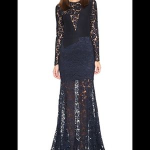 Femme D'armes niko lace gown